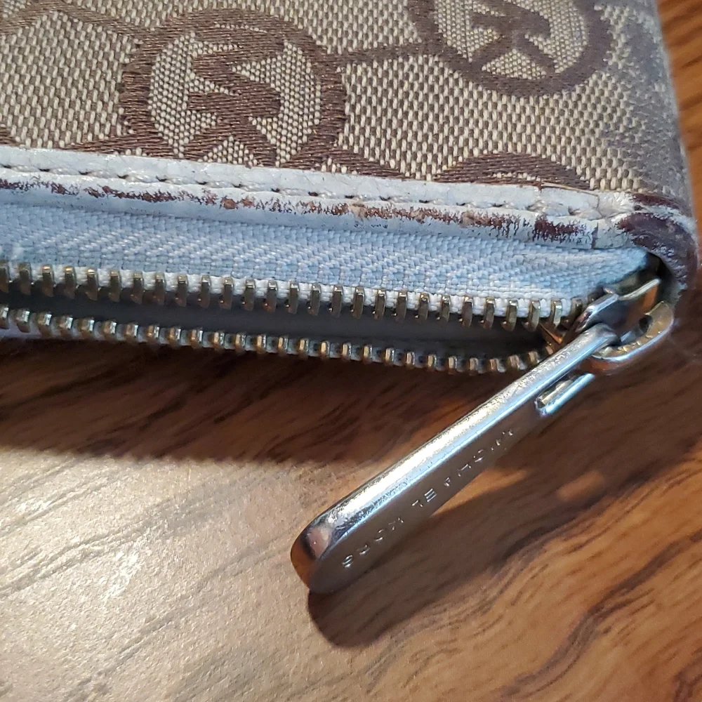 Michael Kors Wallet - Picture 8 of 9